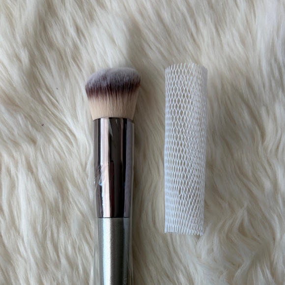 Elegant Silver Makeup Brush Set - Picture 2 of 6